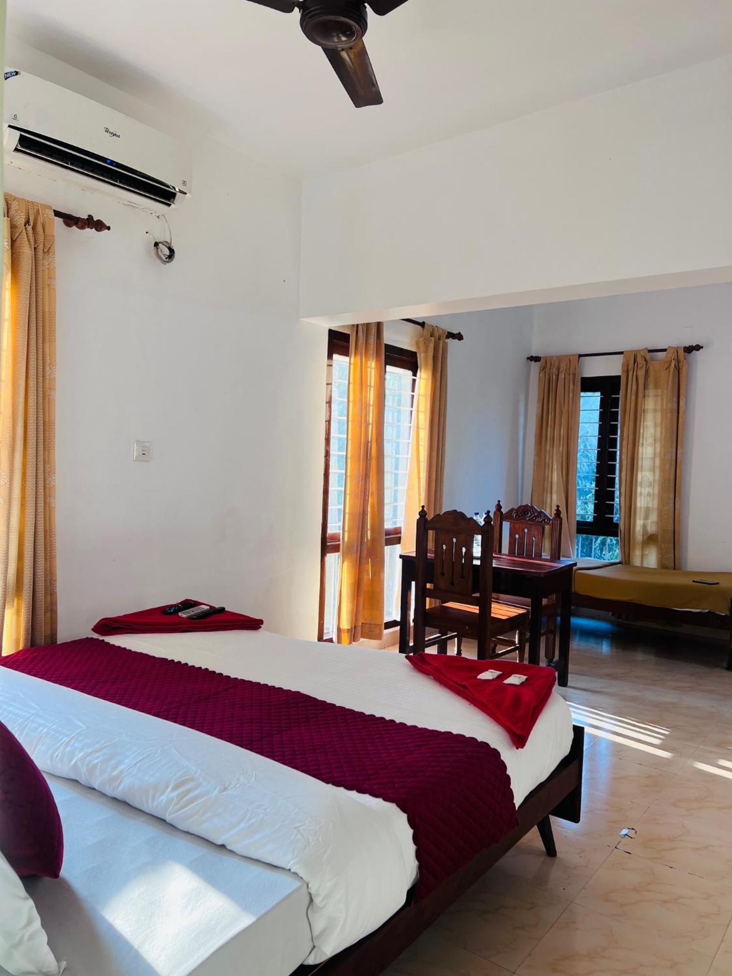Hotel Sunday - Townhouse Club Airport Trivandrum Thiruvananthapuram ภายนอก รูปภาพ