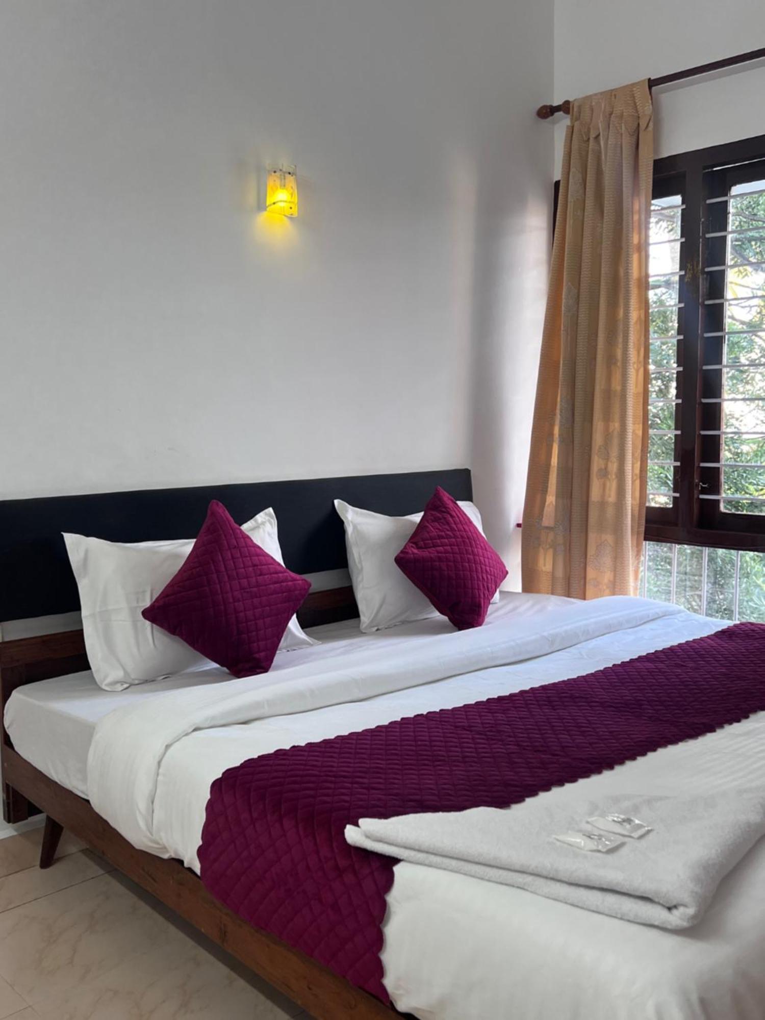 Hotel Sunday - Townhouse Club Airport Trivandrum Thiruvananthapuram ภายนอก รูปภาพ
