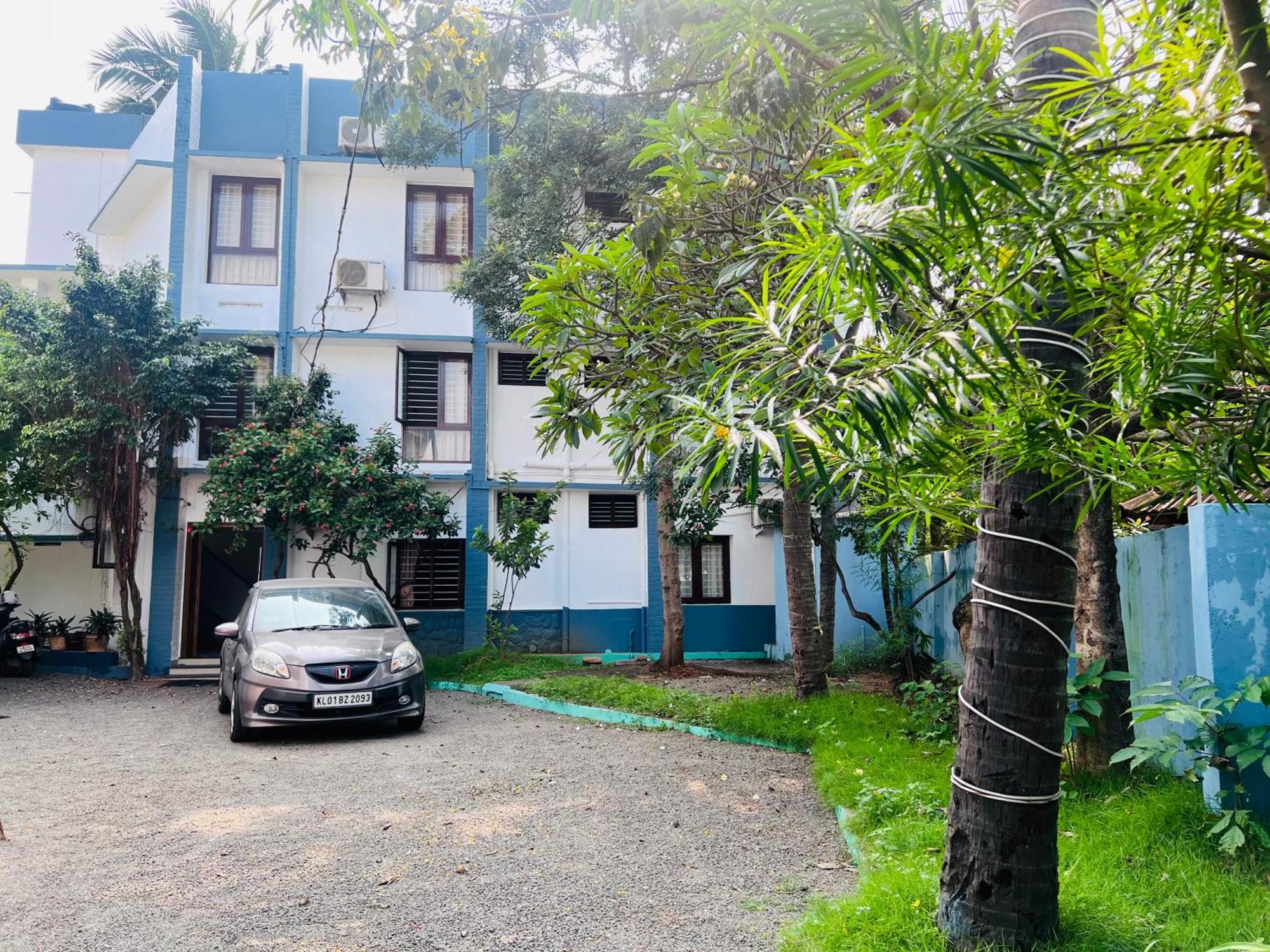 Hotel Sunday - Townhouse Club Airport Trivandrum Thiruvananthapuram ภายนอก รูปภาพ