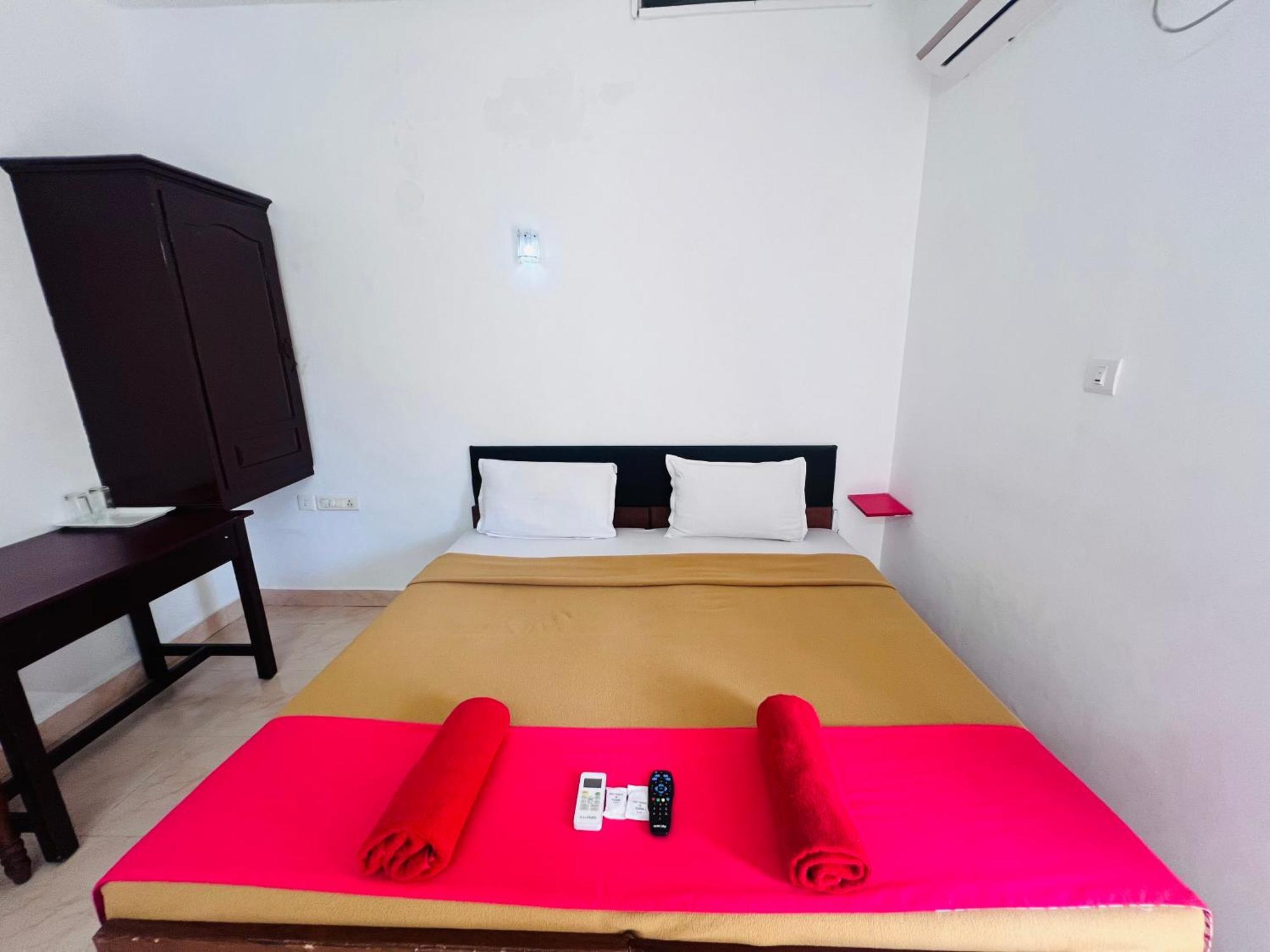 Hotel Sunday - Townhouse Club Airport Trivandrum Thiruvananthapuram ภายนอก รูปภาพ