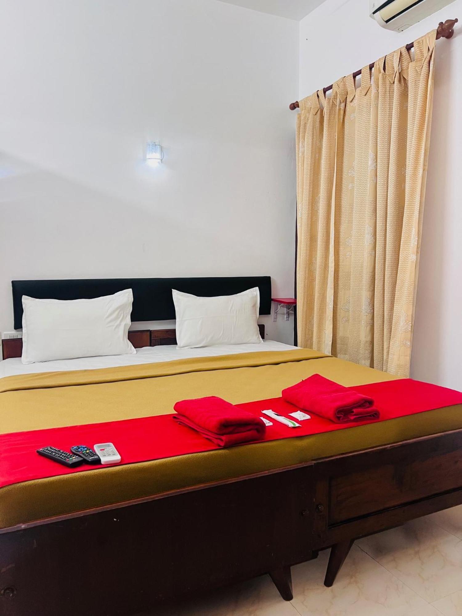 Hotel Sunday - Townhouse Club Airport Trivandrum Thiruvananthapuram ภายนอก รูปภาพ