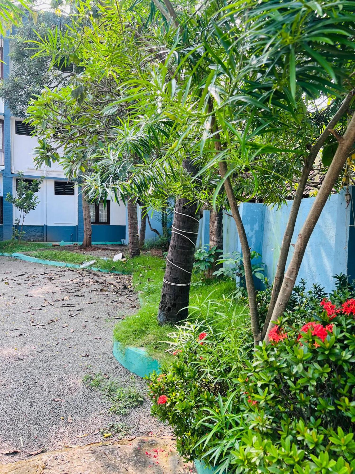 Hotel Sunday - Townhouse Club Airport Trivandrum Thiruvananthapuram ภายนอก รูปภาพ