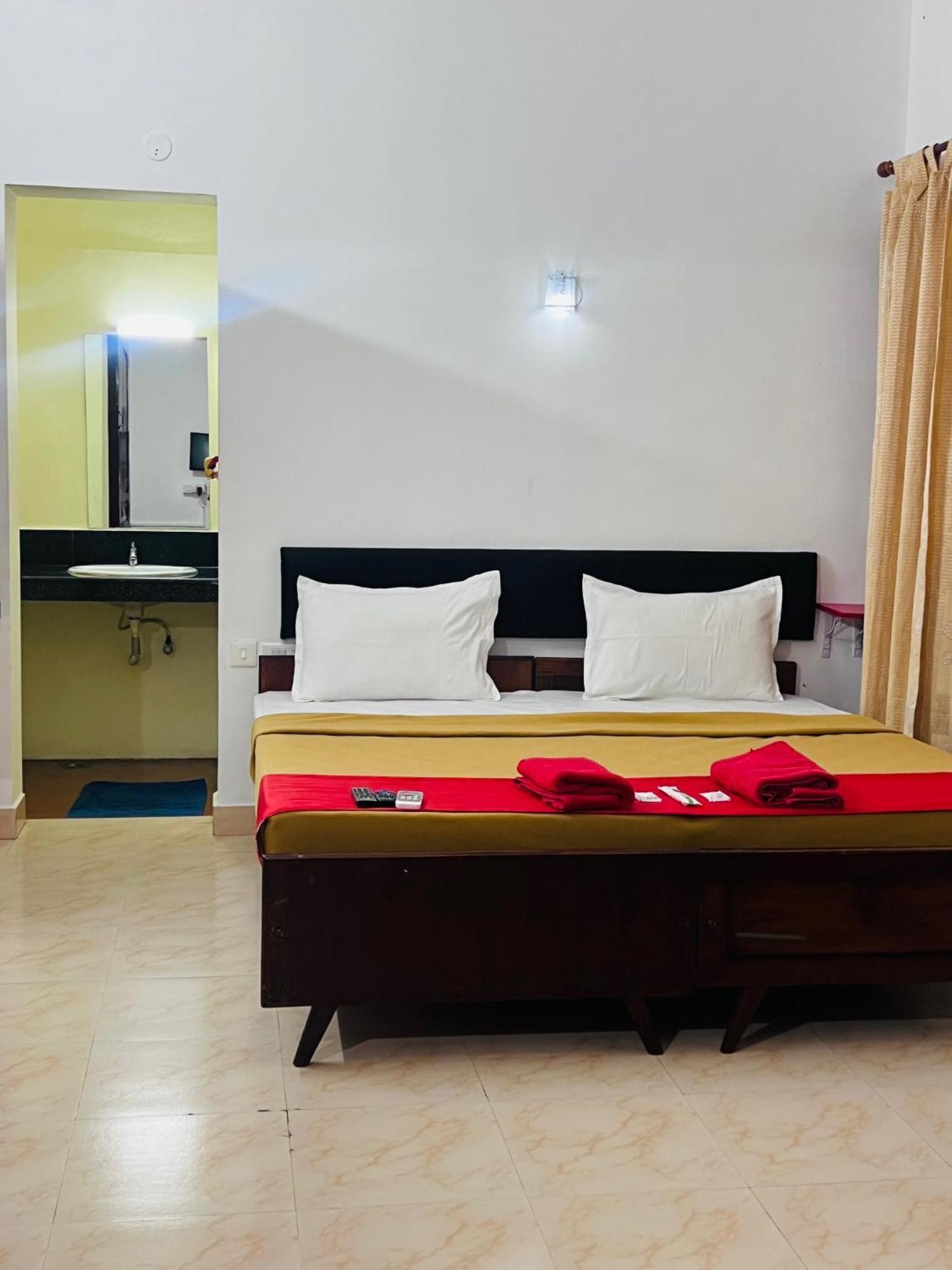 Hotel Sunday - Townhouse Club Airport Trivandrum Thiruvananthapuram ภายนอก รูปภาพ