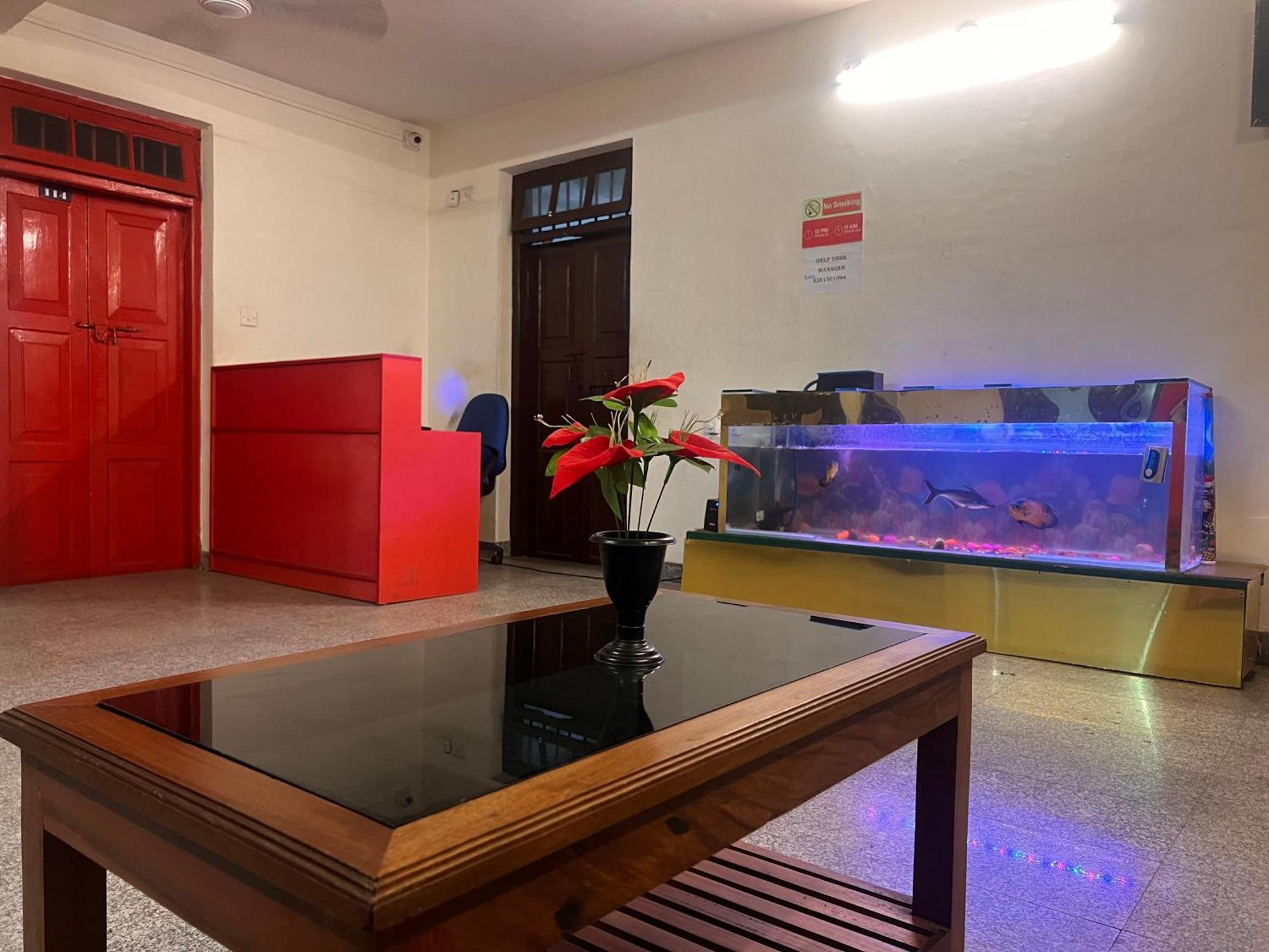 Hotel Sunday - Townhouse Club Airport Trivandrum Thiruvananthapuram ภายนอก รูปภาพ