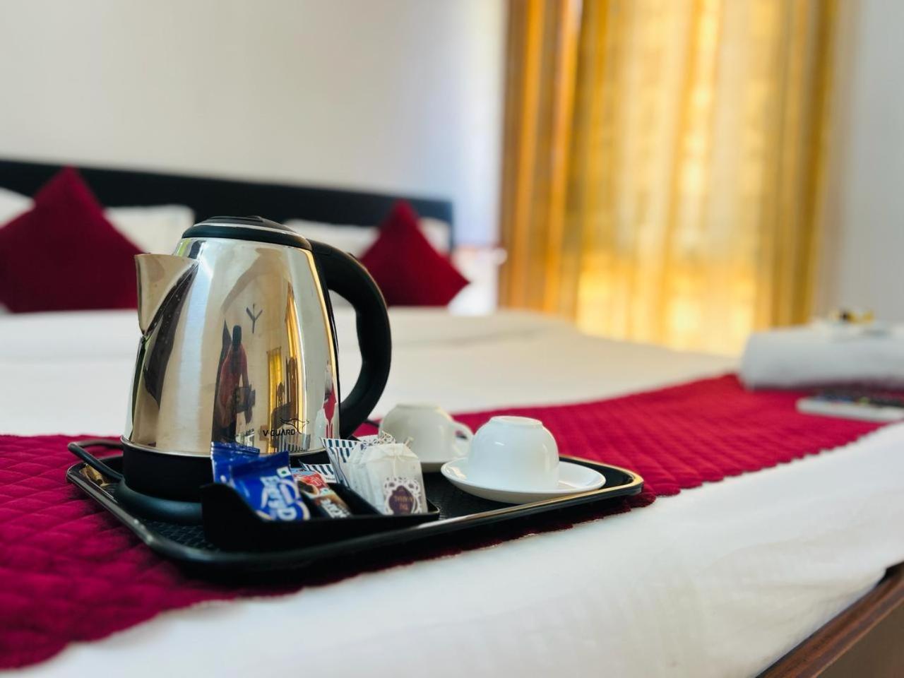 Hotel Sunday - Townhouse Club Airport Trivandrum Thiruvananthapuram ภายนอก รูปภาพ
