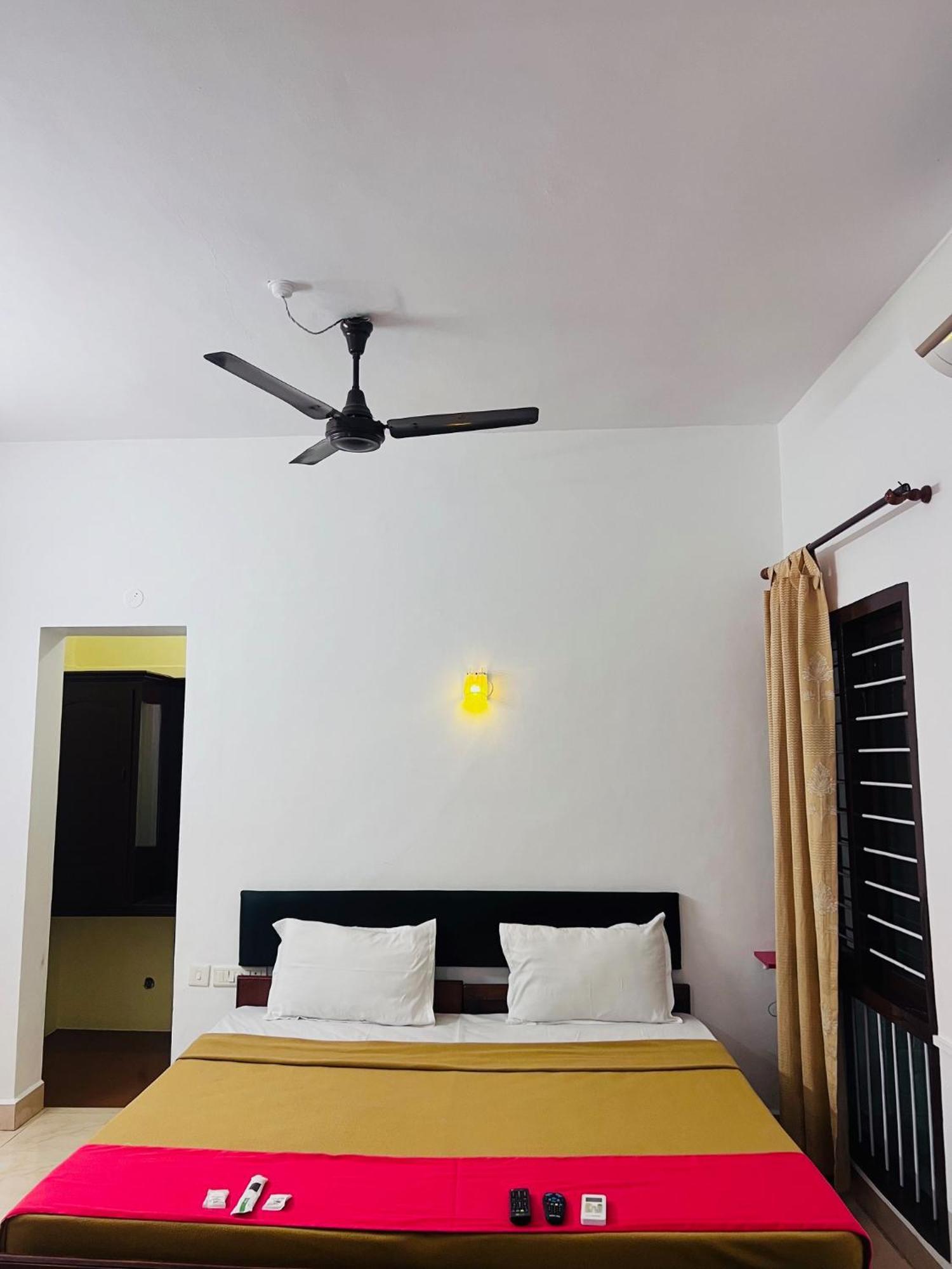 Hotel Sunday - Townhouse Club Airport Trivandrum Thiruvananthapuram ภายนอก รูปภาพ