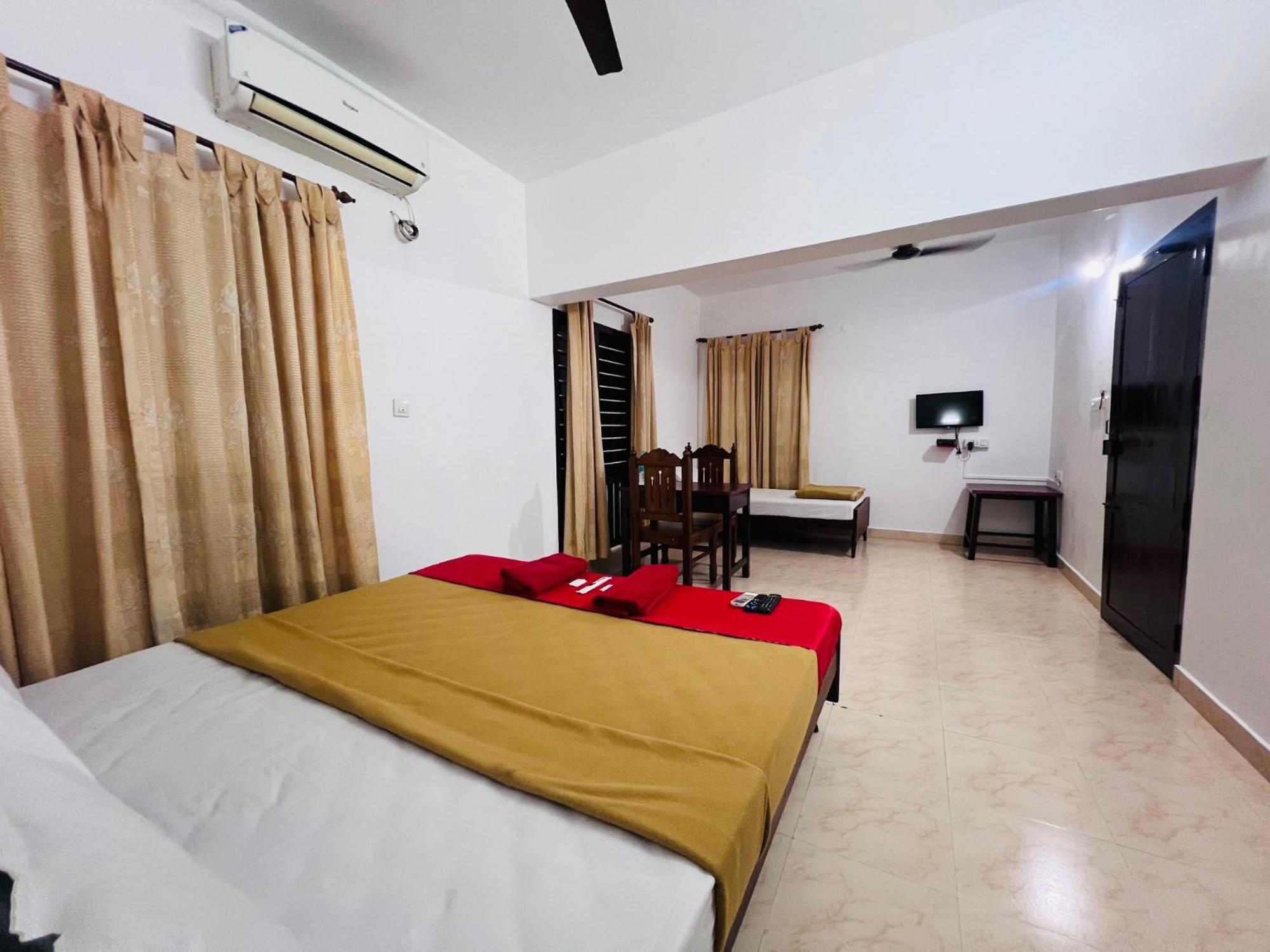 Hotel Sunday - Townhouse Club Airport Trivandrum Thiruvananthapuram ภายนอก รูปภาพ