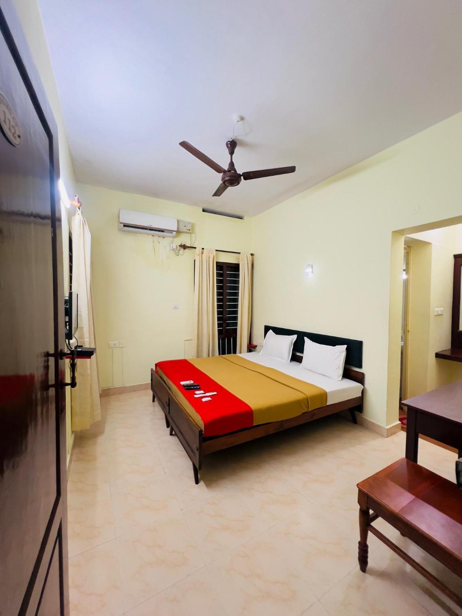 Hotel Sunday - Townhouse Club Airport Trivandrum Thiruvananthapuram ภายนอก รูปภาพ
