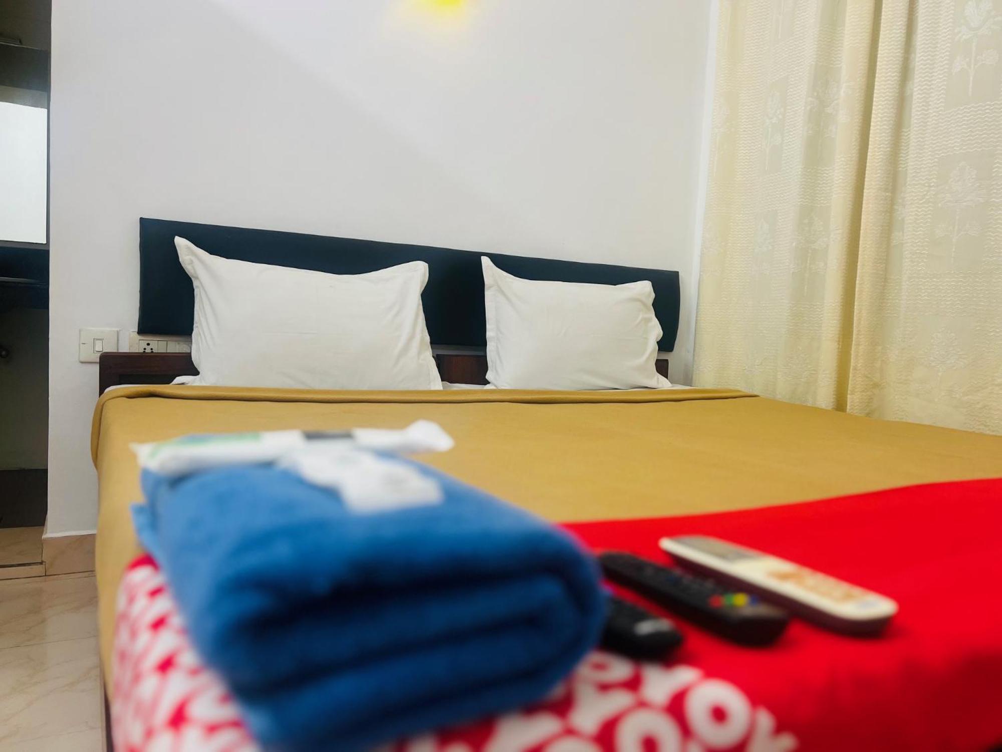 Hotel Sunday - Townhouse Club Airport Trivandrum Thiruvananthapuram ภายนอก รูปภาพ