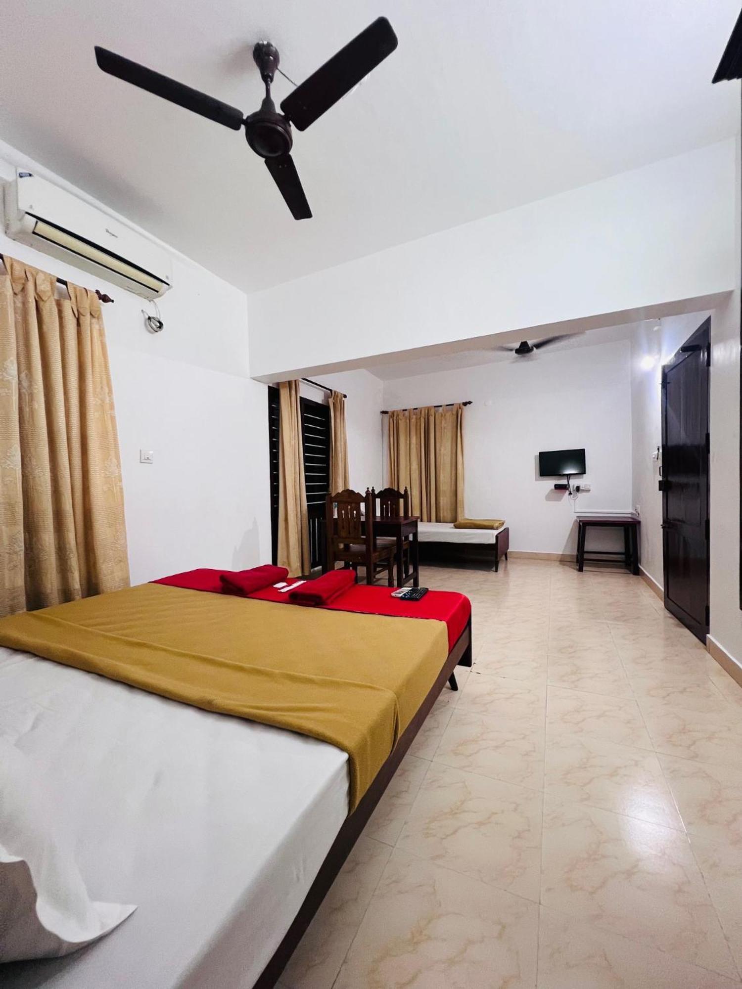 Hotel Sunday - Townhouse Club Airport Trivandrum Thiruvananthapuram ภายนอก รูปภาพ